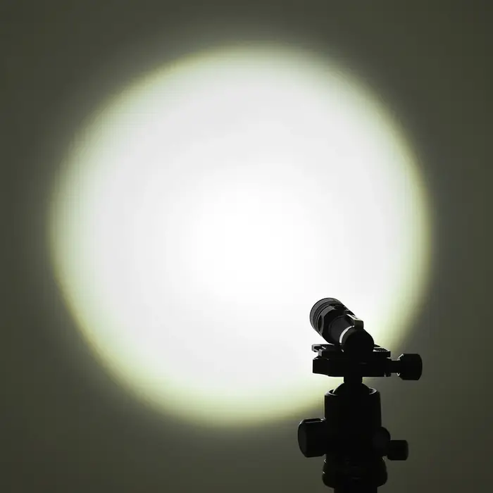 Lampe de poche LED aste en alliage