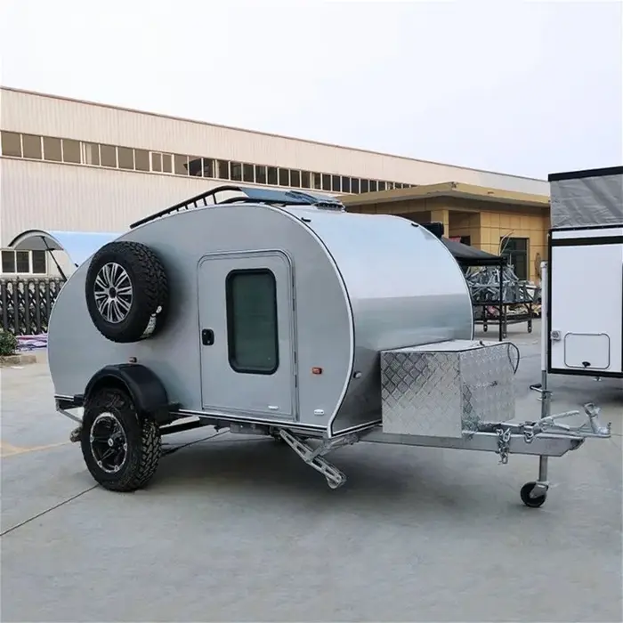 Mini-caravane Teardrop remorquable avec structure renforcée et rangement intérieur pour les voyages en famille et le camping en plein air