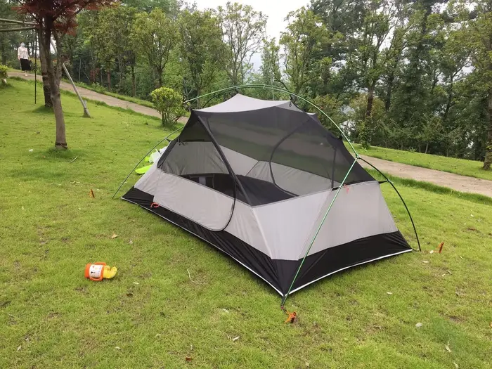 Tente de randonnée enduite de silicone
