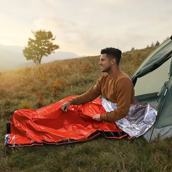 Sac de couchage chaud d'urgence compact et léger – imperméable