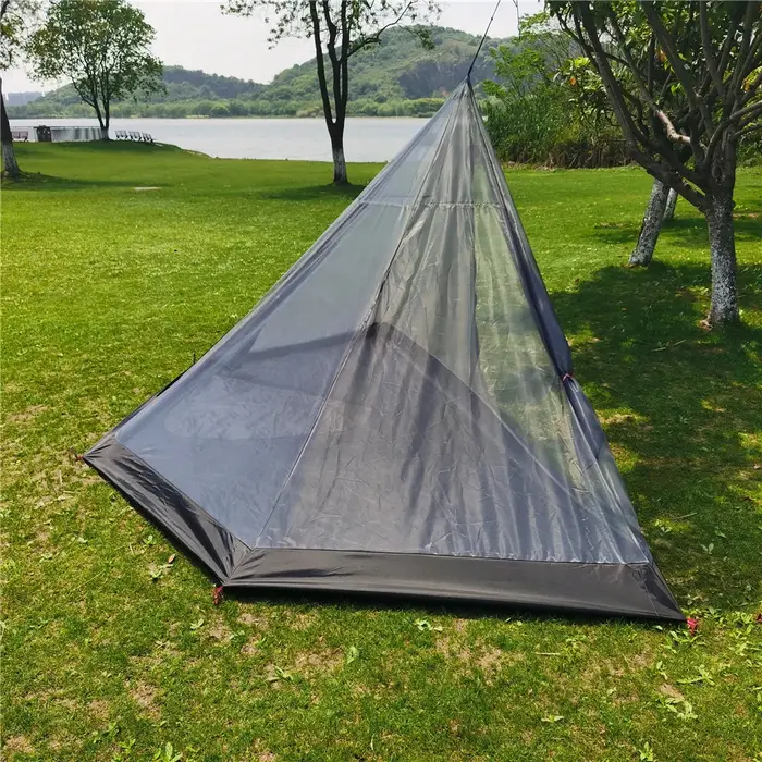 Tente pyramide ultralégère
