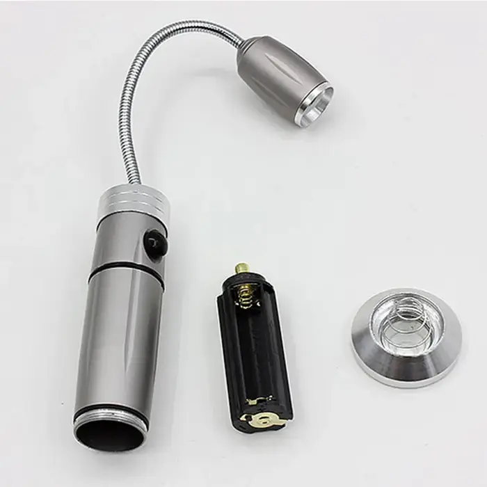 Lampe de poche LED pour barbecue d'extérieur, Zoomable, Super lumineuse, réglable à 360 degrés ° Torche de travail d'urgence de camping avec base magnétique