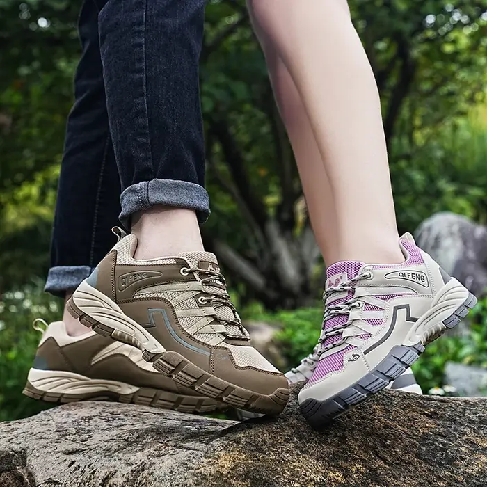 Hommes et femmes chaussures de randonnée