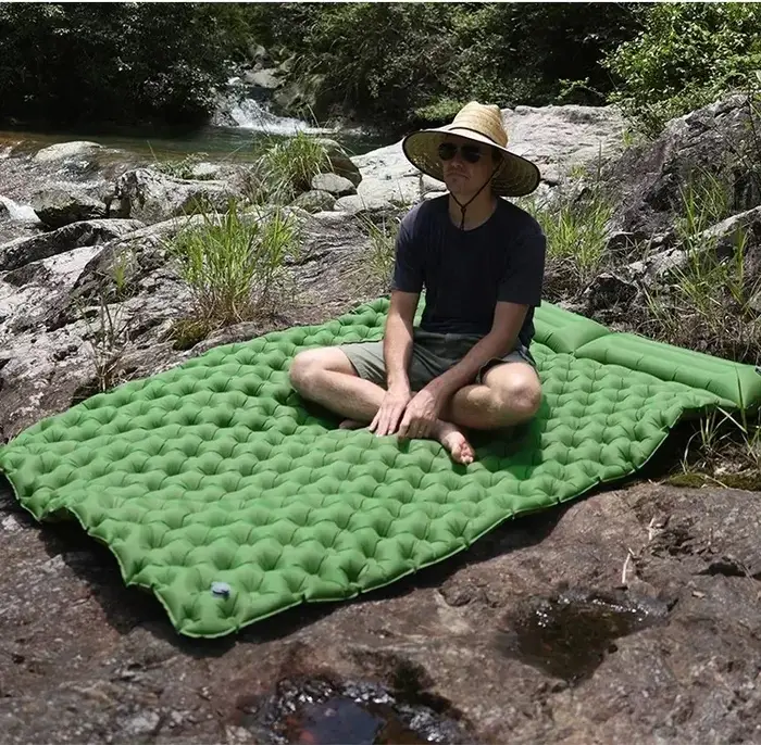Tente de camping, grand matelas pneumatique pour 2 personnes