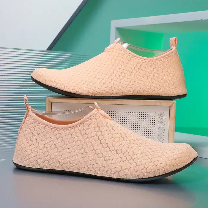 Chaussures aquatiques noires à semelle fine