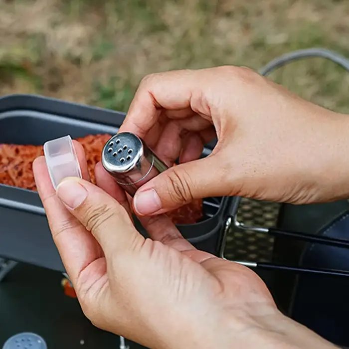 Ensemble de bouteilles d'assaisonnement pour le camping, 2 pièces/ensemble, mini bouteilles d'assaisonnement d'extérieur, contenants de sel et de poivre en acier inoxydable pour les voyages