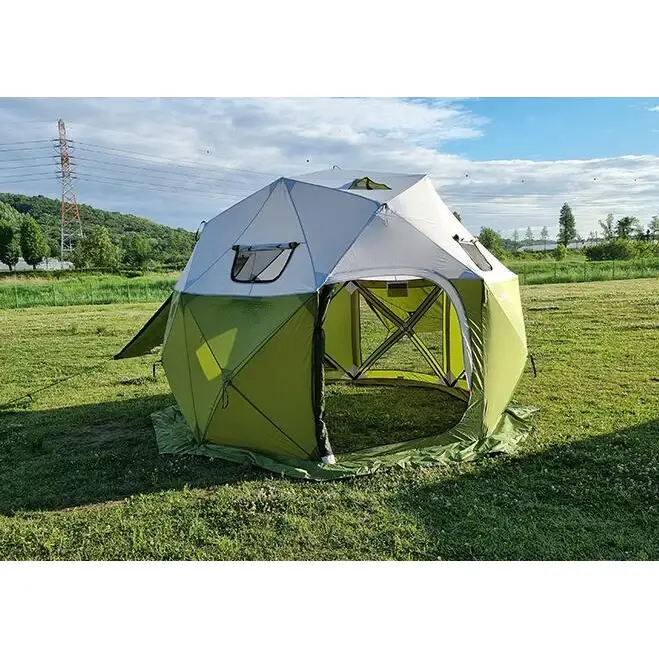 Tente de camping pop-up au design unique avec déploiement activé par la chaleur.
