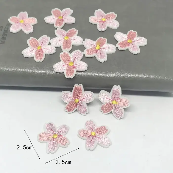 Lot de 10 patchs brodés fleurs de cerisier roses