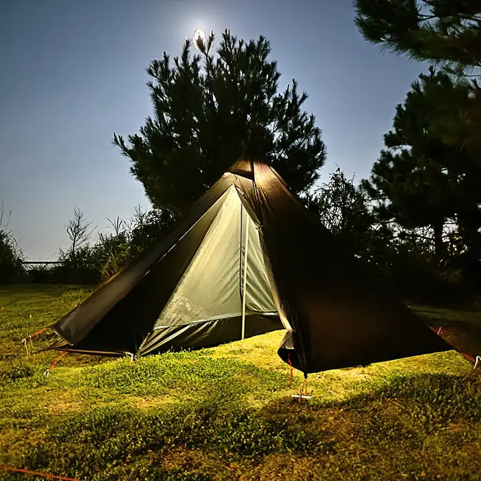 Tente Tipi de Camping avec fenêtre de cheminée