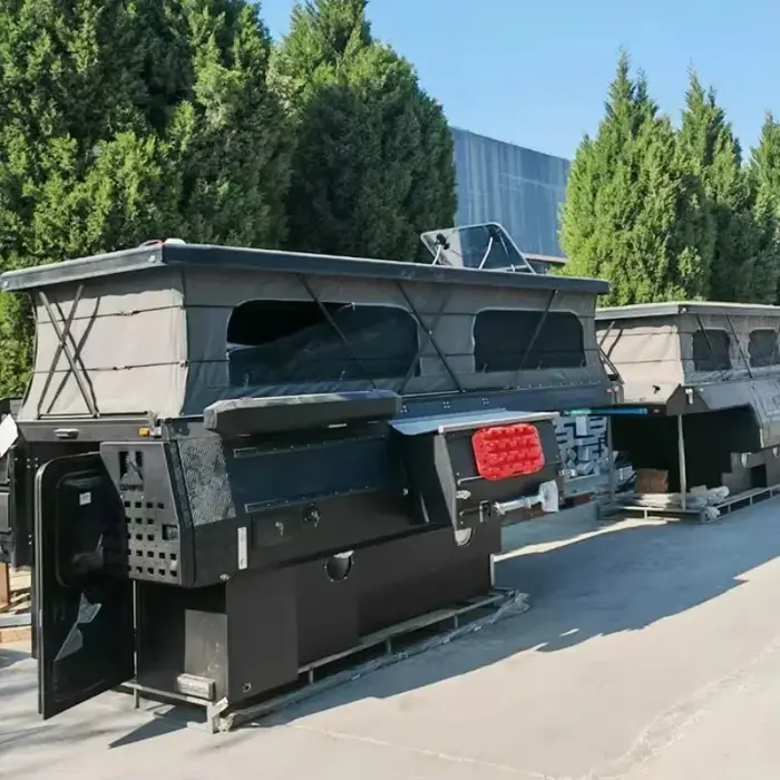 Camper de randonnée escamotable avec douche pour le camping hors route et les aventures de voyage, personnalisable
