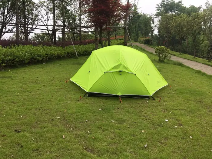 Tente de randonnée enduite de silicone