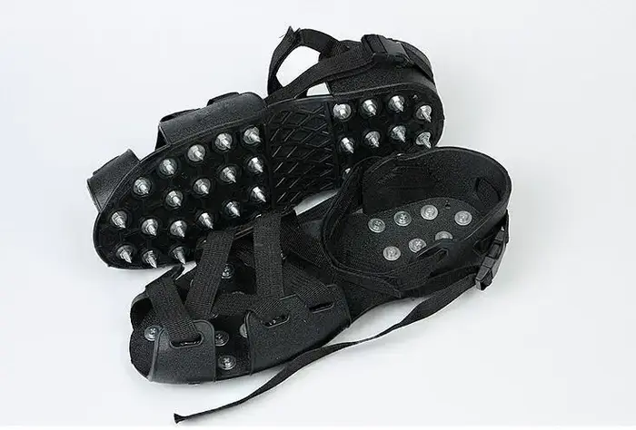 Crampons antidérapants pour la marche sur neige et glace