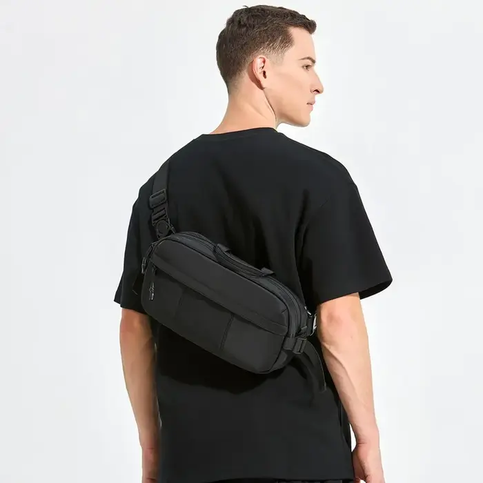 Sac à bandoulière noir, conçu pour les adultes, adapté aux trajets quotidiens, aux courtes promenades en plein air et aux sorties de shopping décontractées