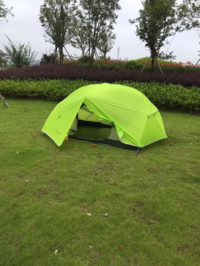 Tente de randonnée enduite de silicone