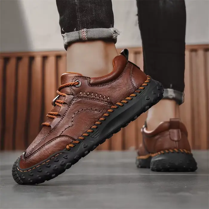 Chaussures de marche en cuir pour hommes, baskets de luxe, confortables, d'extérieur, de haute qualité, assorties avec tout, nouvelle collection 2025