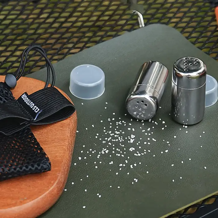 Ensemble de bouteilles d'assaisonnement pour le camping, 2 pièces/ensemble, mini bouteilles d'assaisonnement d'extérieur, contenants de sel et de poivre en acier inoxydable pour les voyages
