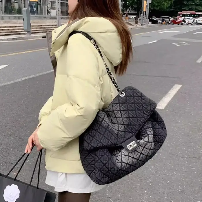 Petit sac d'itinéraire en denim teint à l'encre d'eau de parfum 2025 Nouvelle version coréenne Sac à