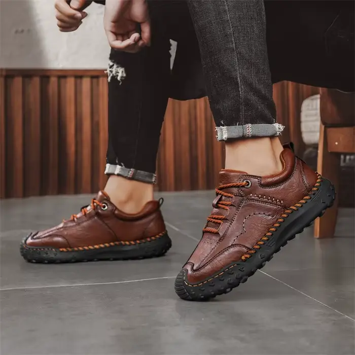 Chaussures de marche en cuir pour hommes, baskets de luxe, confortables, d'extérieur, de haute qualité, assorties avec tout, nouvelle collection 2025
