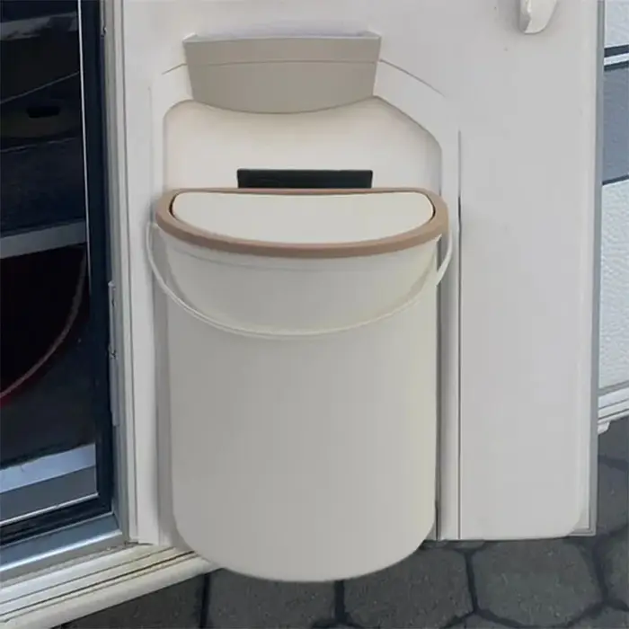 Poubelle en plastique de 10L avec couvercle pour camping-car