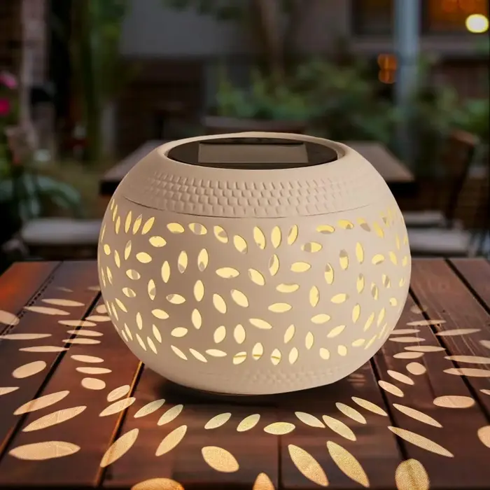 Lampe de Table solaire extérieure lampe à LED à énergie solaire évidé en métal bureau lanterne décor