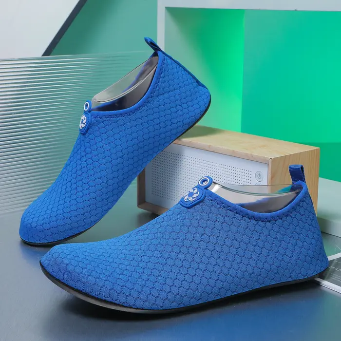 Chaussures aquatiques noires à semelle fine