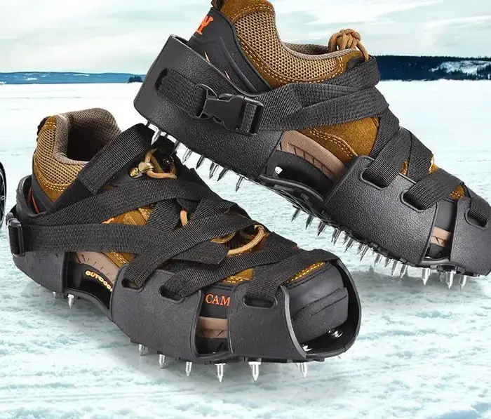 Crampons antidérapants pour la marche sur neige et glace