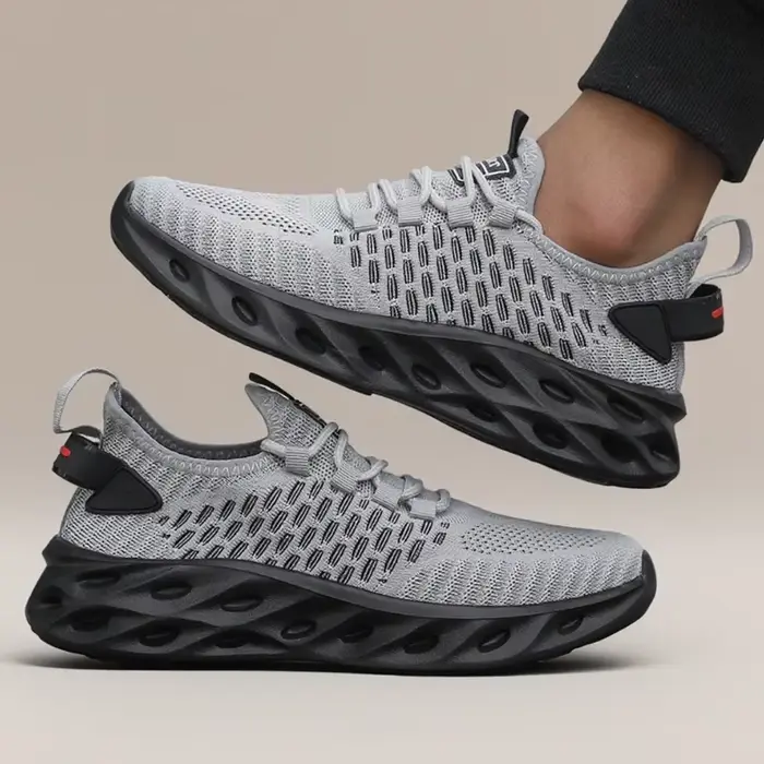 Les chaussures de marche pour hommes sont respirantes