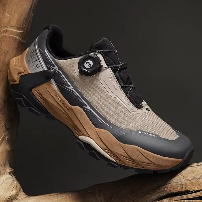 Nouvelles chaussures de randonnée pour hommes montagne