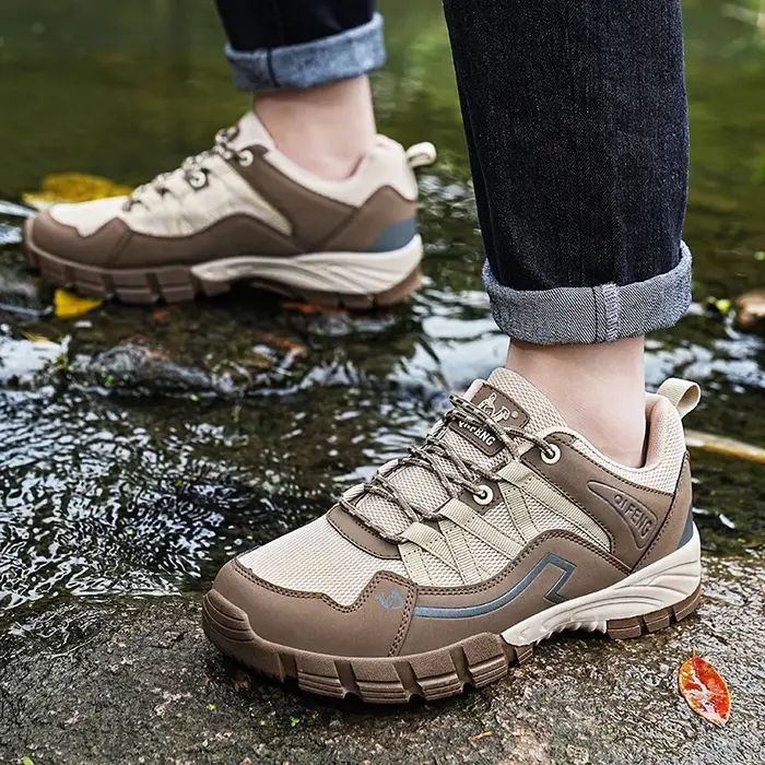 Hommes et femmes chaussures de randonnée