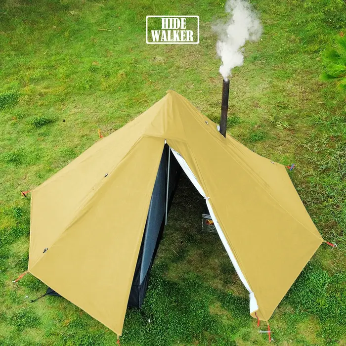 Tente pyramide légère avec trou de cheminée