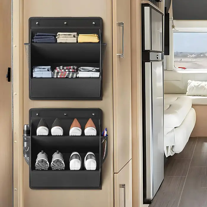 Range-chaussures pour camping-car avec ruban adhésif