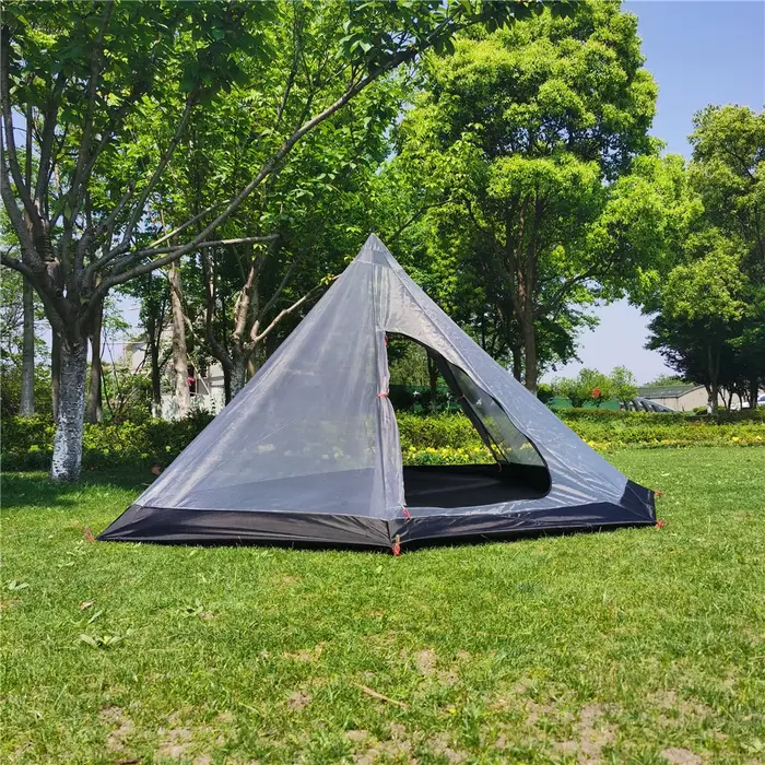Tente pyramide ultralégère
