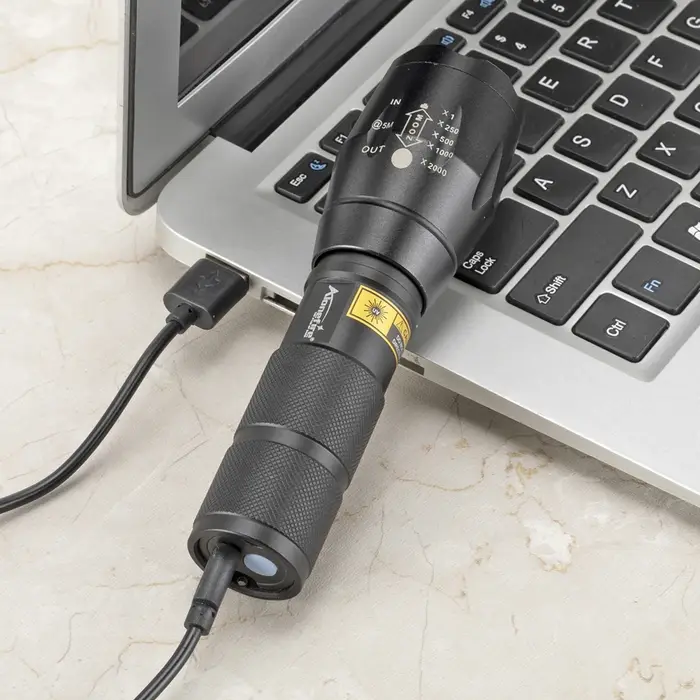 Lampe torche LED Zoom à lumière rouge/verte/bleue