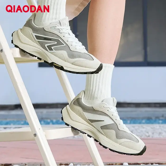 QIAODAN DUBAI 4.0 chaussures de marche pour hommes 2025 nouveau Vintage semelle en caoutchouc maille respirant confort décontracté antidérapant Snwakers QXL043252407