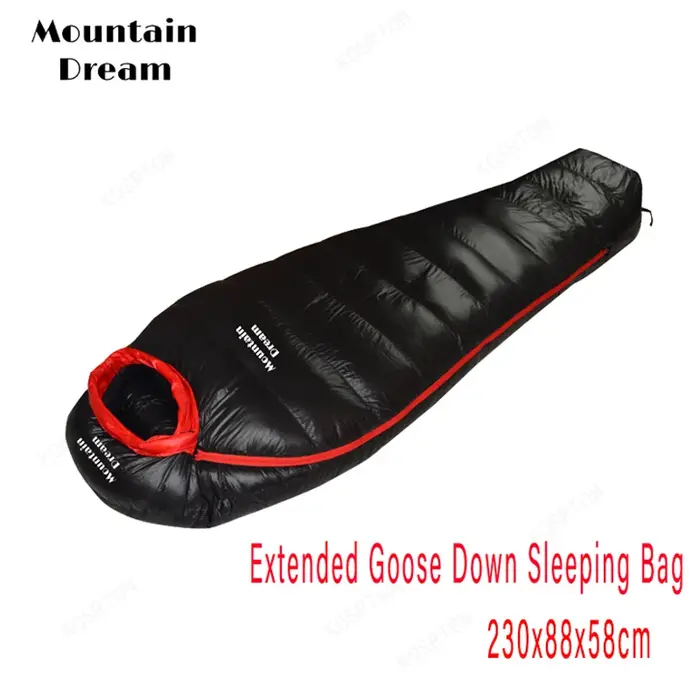 Le sac de couchage momie en duvet d'oie étendu est rempli d'échaud et convient à une hauteur supérieure à 1