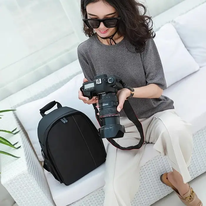 Le sac pour appareil photo est simple