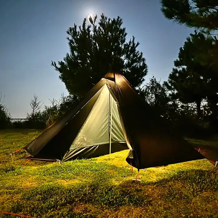 Tente de camping chaude avec fenêtre pour cheminée