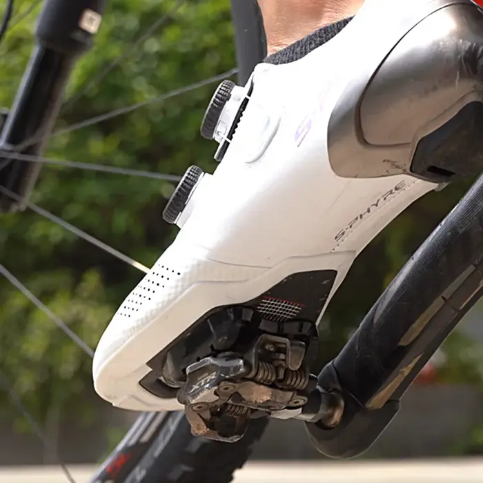 RRskit une paire de crampons de route converti