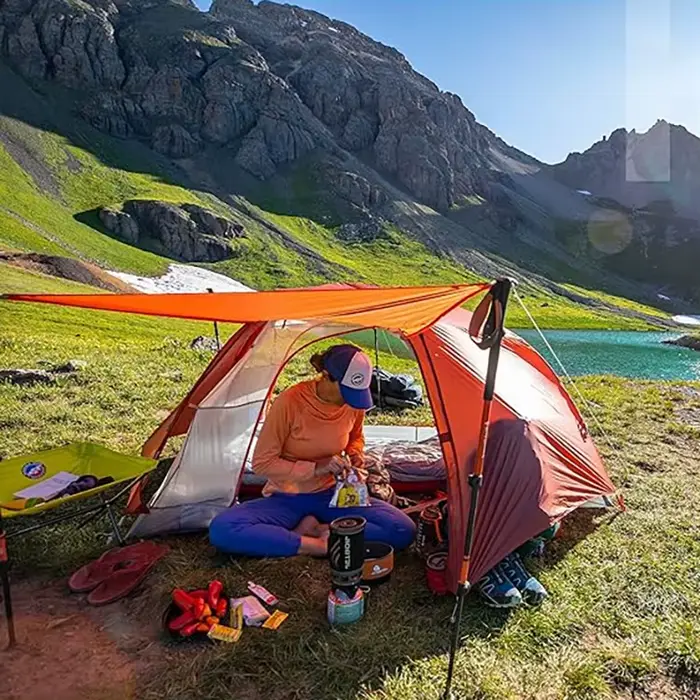 Tente double dôme ultralégère de haute qualité pour deux personnes avec structure en aluminium et tissu nylon imperméable pour le camping et la randonnée en plein air