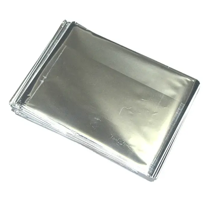 Couverture de survie thermique d'urgence coupe-vent et imperméable en feuille d'aluminium pour la su