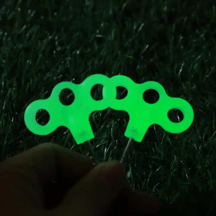 Lot de 4/6 crochets à vis pour tente, boucles de corde, accessoires de camping et randonnée, équipement de voyage lumineux, attaches pour tente, accessoires de fixation