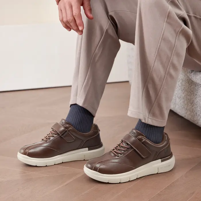 Chaussures de marche larges pour hommes