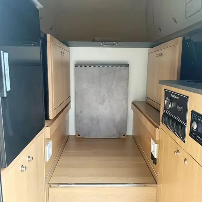 Camper de randonnée escamotable avec douche pour le camping hors route et les aventures de voyage, personnalisable