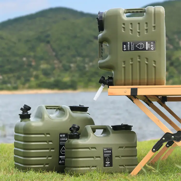 Récipient à eau de camping avec stockage de bouteille d'eau