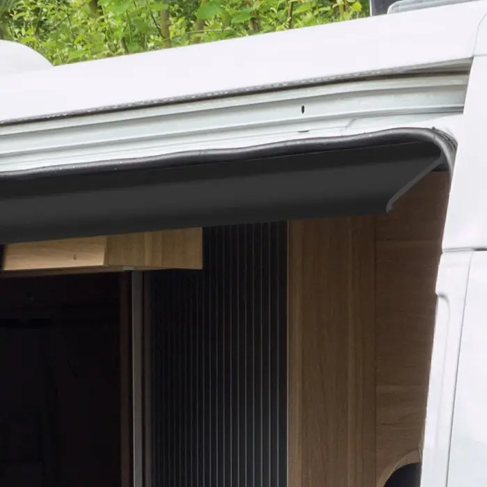 Déflecteur de pluie pour caravane