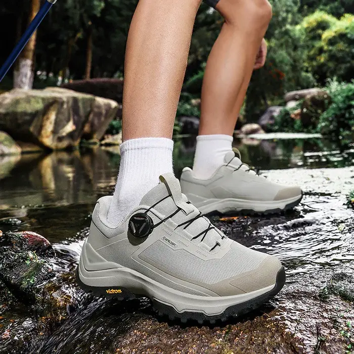 Nouvelles Chaussures de Sport d'Extérieur pour Hommes 2026 Légères Respirantes Antidérapantes Résistantes à l'Usure Amortissantes à Boucle Rotative pour le Camping