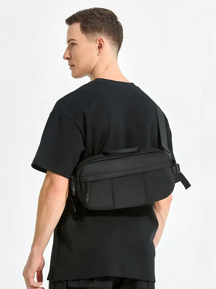 Sac à bandoulière noir, conçu pour les adultes, adapté aux trajets quotidiens, aux courtes promenades en plein air et aux sorties de shopping décontractées