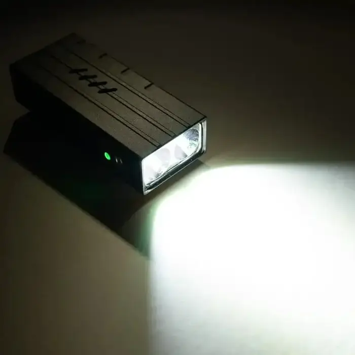 Lampe de poche EDC rechargeable magnétique Vastlite Sima 2200lm